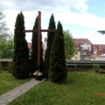 v zahradě u kostela