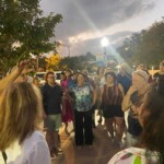 Na společné procházce s přáteli po vystoupení