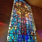 Snímek čelní stěny kostela