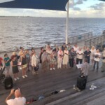 Zvláštní pódium hned u moře