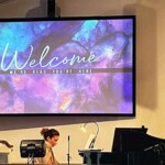 Úvod koncertu - uvítání na obrazovce