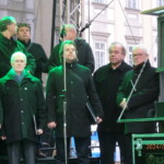 Smetana před vystoupením na pódiu adventních zpěvů