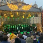 Smetana na pódiu pro adventní zpěvy na Staroměstském náměstí
